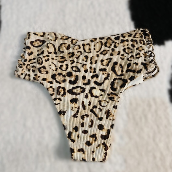 TiniBikini Bottoms - Picture 2 of 4